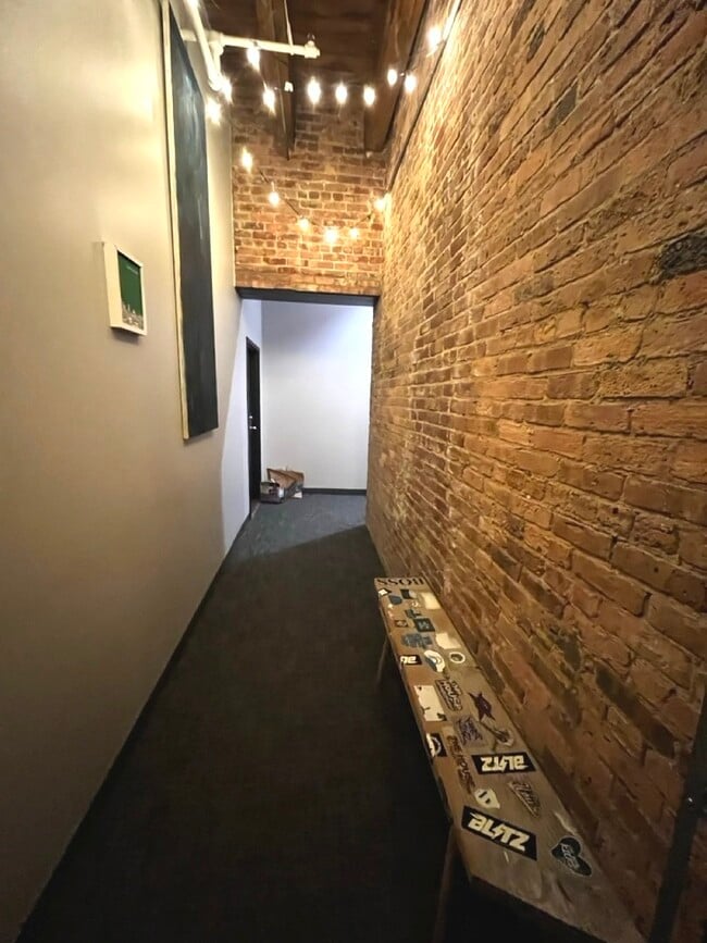 Building Photo - 331 S Peoria St