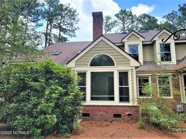 Building Photo - 301 Hampton Dr