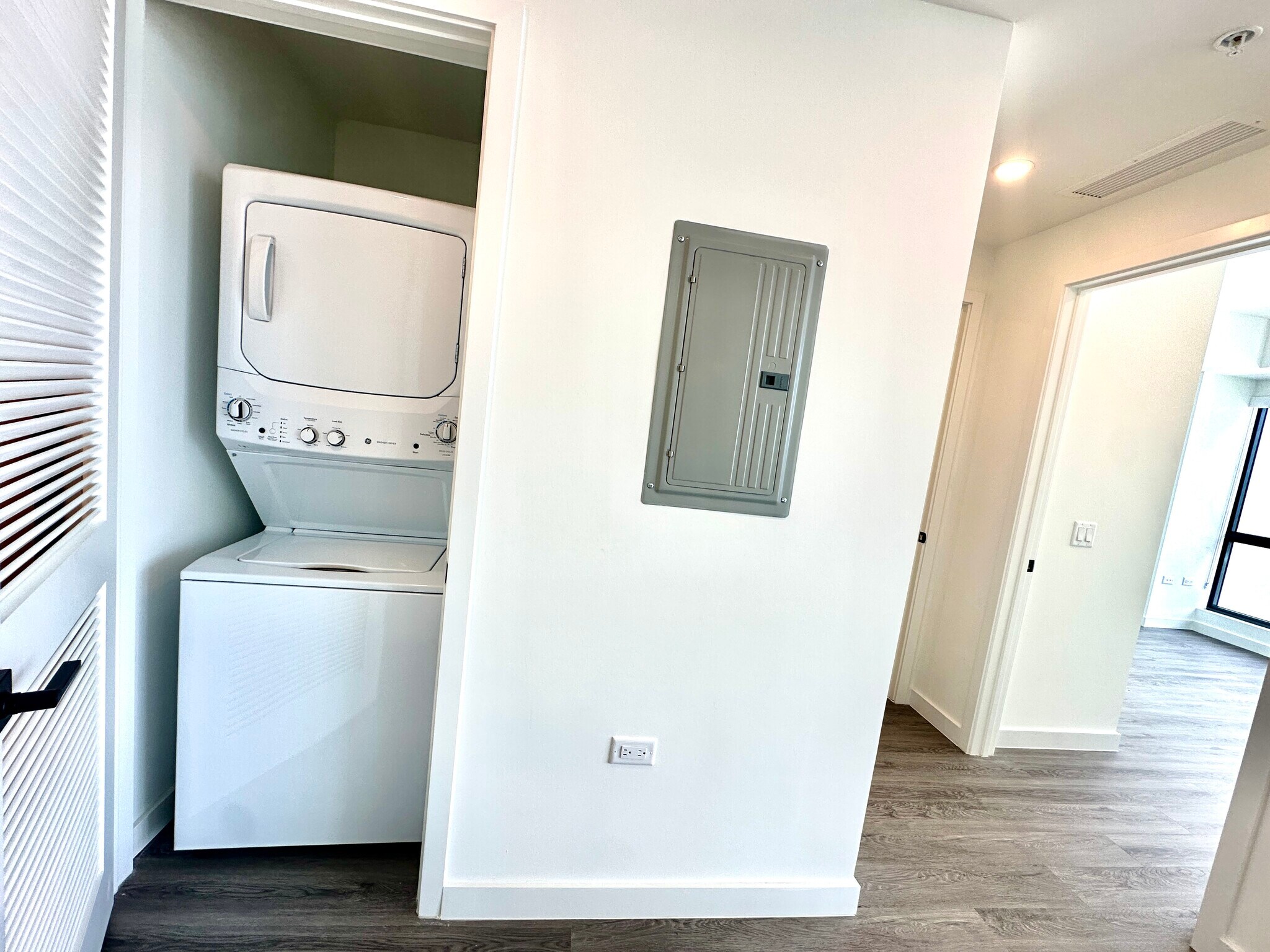 Building Photo - 130 NE 23rd St