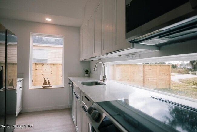 Building Photo - 3318 Lewis Speedway