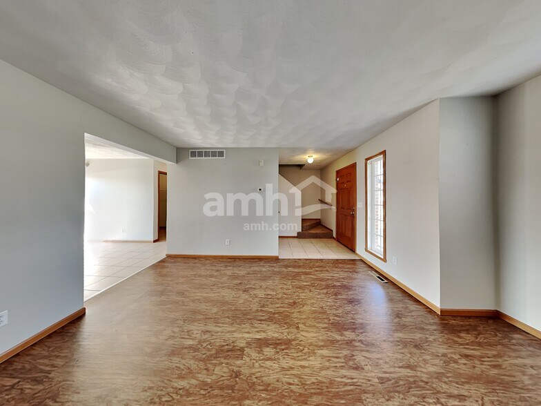 Building Photo - 3085 Warwickshire Dr