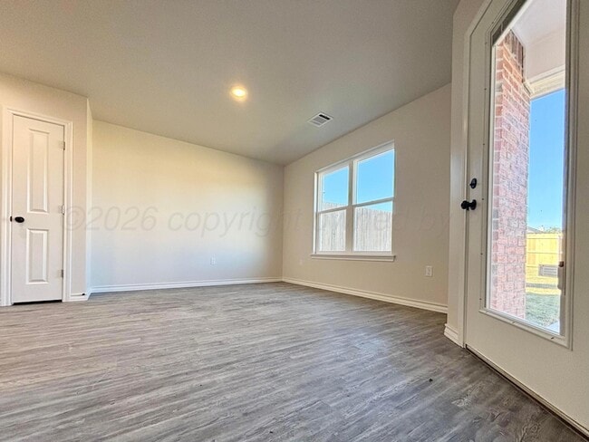 Building Photo - 2801 Daytona Ave