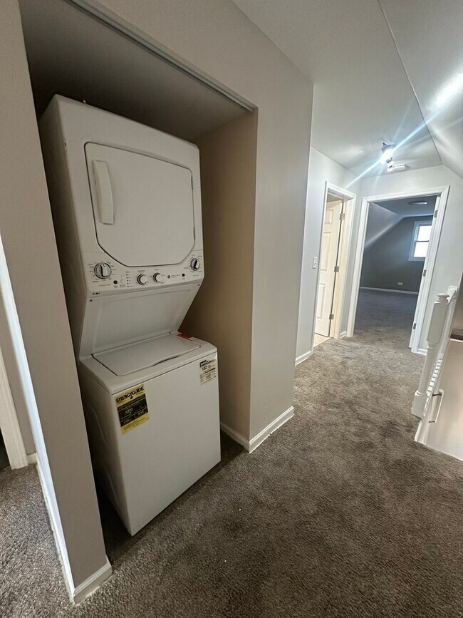 Building Photo - 3251 W Berteau Ave