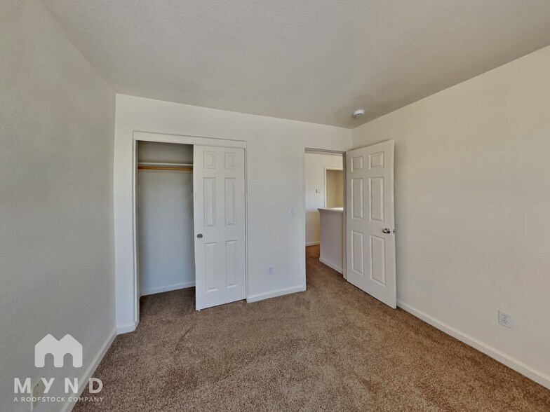 Building Photo - 9175 Brown Eagle Ct
