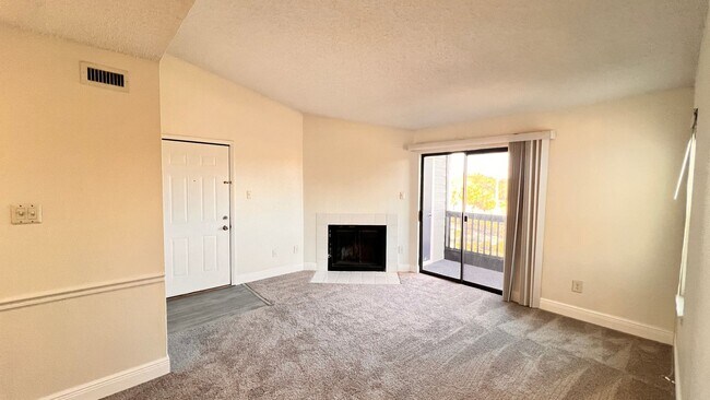 Building Photo - Cozy Casselberry Condo Available - Move In Before the Holidays!