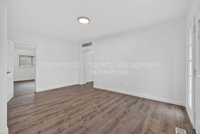 Building Photo - 5 Van Crest Ln