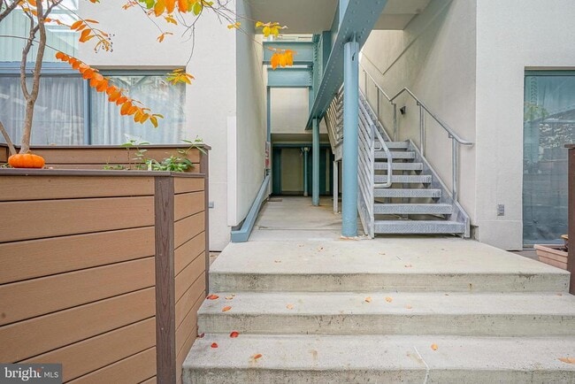 Building Photo - 3 N Christopher Columbus Blvd