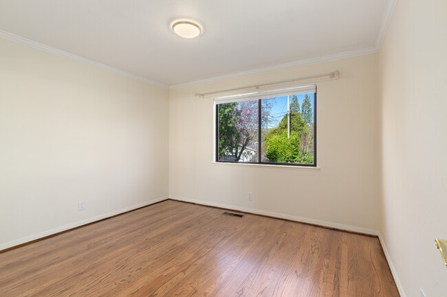Building Photo - 4 Pimentel Ct