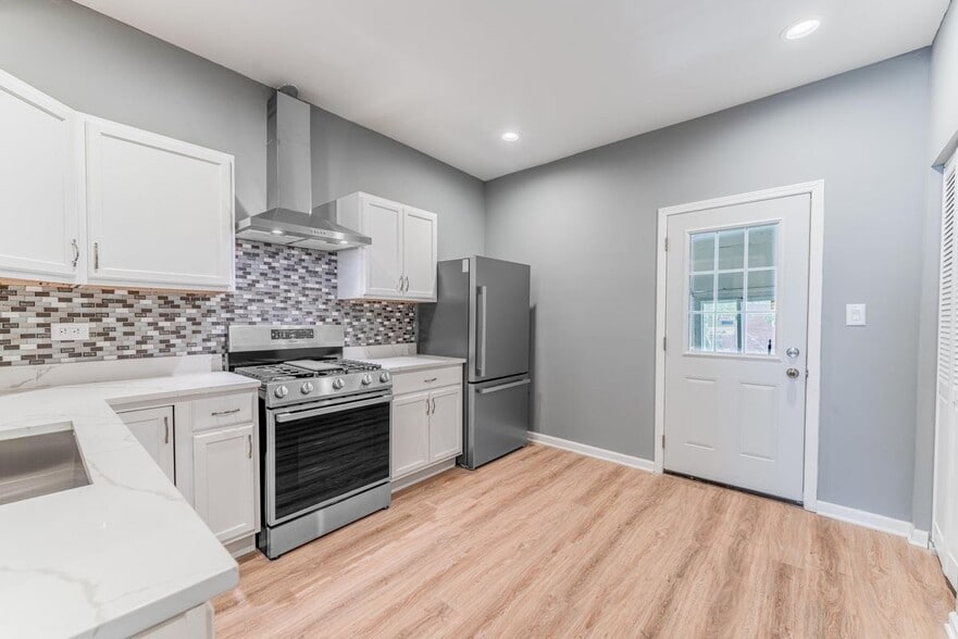 Building Photo - 5025 W Huron St