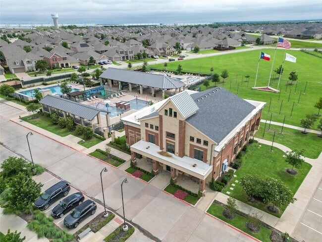 Building Photo - 1605 Cedar Crest Dr