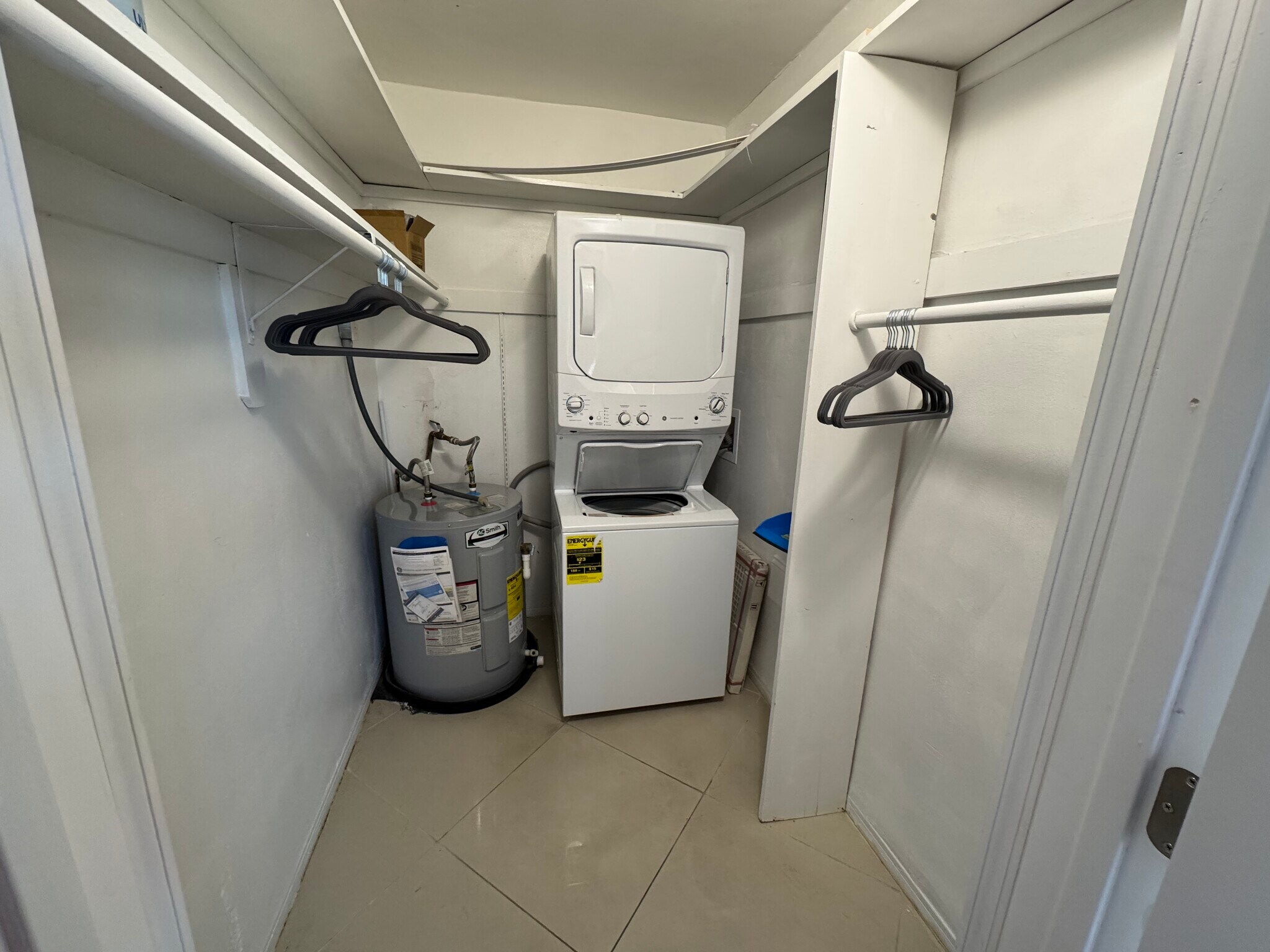 Large walk-in. New washer/dryer - 112 S Federal Hwy