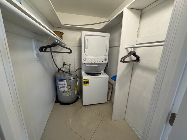 Large walk-in. New washer/dryer - 112 S Federal Hwy