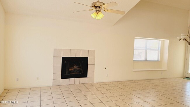 Building Photo - 7025 Crown Ridge Dr