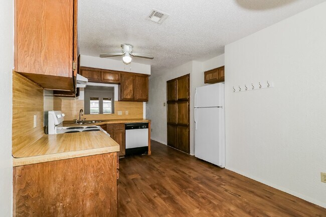 Building Photo - 323 W William Cannon Dr