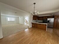 Building Photo - 1307 W 7th St