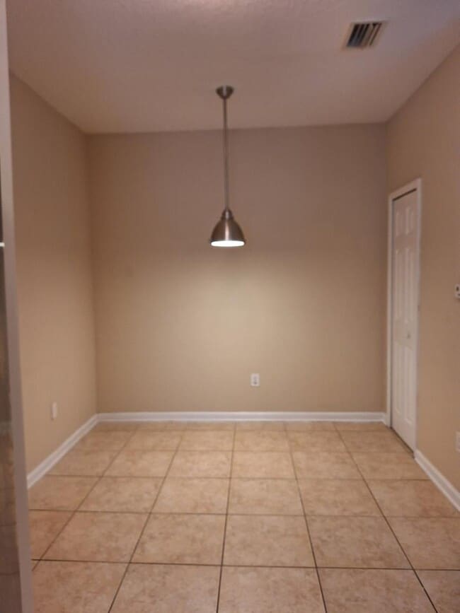 Building Photo - 3 bedroom in Jacksonville FL 32256
