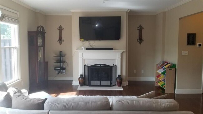Building Photo - 524 Twinrose Way