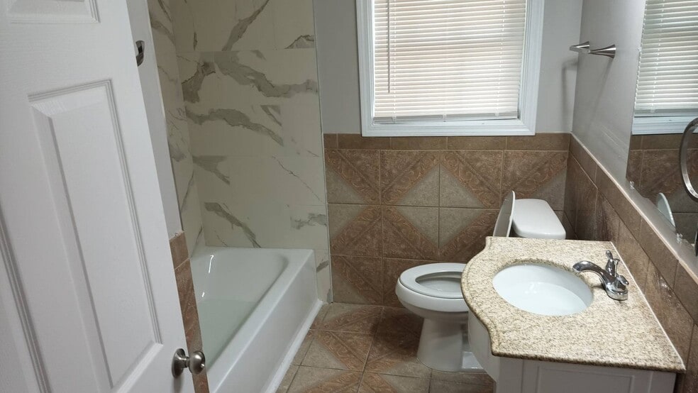 Building Photo - 5742 S Quincy Ave