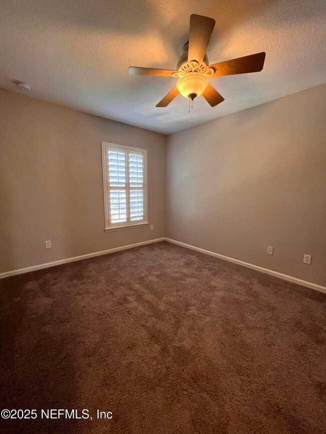 Building Photo - 3875 Buckthorne Dr