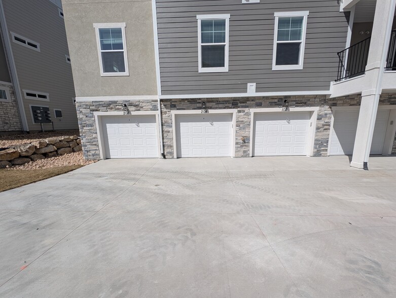 Building Photo - 3993 W Big Horn Dr