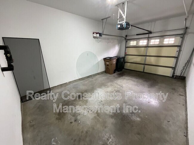 Building Photo - 27 Cherine Way