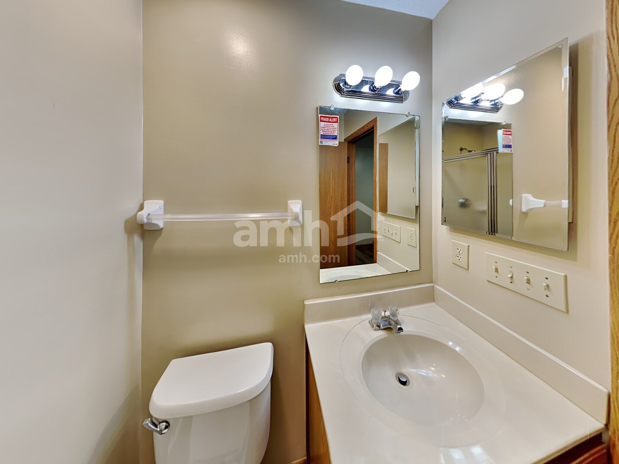 Building Photo - 4831 Ballentine Dr