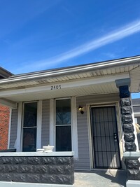 Building Photo - Beautiful Fully Renovated 2/1 Duplex!