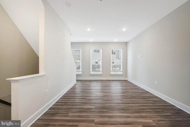 Building Photo - 1003 Sycamore Dr SE