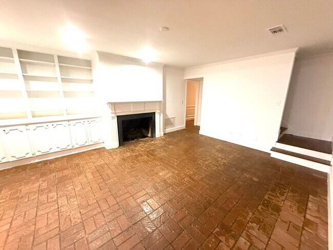 Building Photo - ** 4 Bed 2.5 Bath Located in Ridgefield** ...