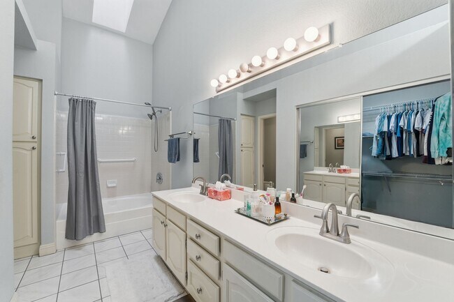 Building Photo - Fully Furnished Scottsdale Home with Bonus Room & 2-Car Garage