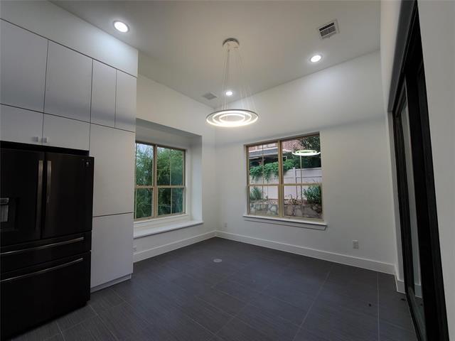 Building Photo - 2812 Almanzor Avenue