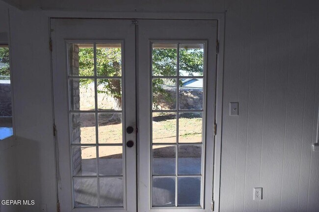 Building Photo - 4613 Sun Valley Dr