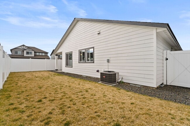 Building Photo - Luxury 3 Bed, 2 Bath Rancher in Spokane Va...