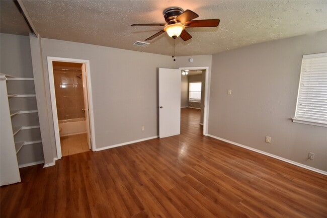 Building Photo - 9231 Goodmeadow Dr