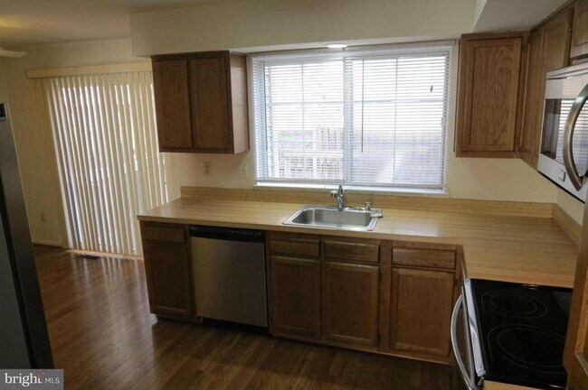 Building Photo - 2208 Wimbledon Cir