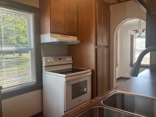 Building Photo - Updated 3 Bedroom - 1 Bath House in Twin Lakes