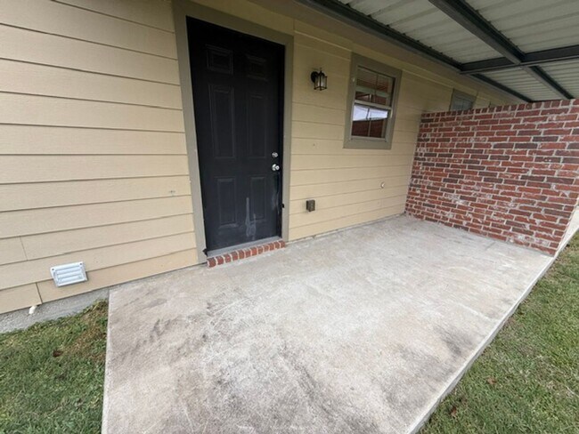 Building Photo - 2528 Crockett St