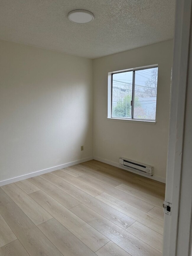 Building Photo - Cozy 2-Bedroom Downtown Sacramento Unit- 2nd floor