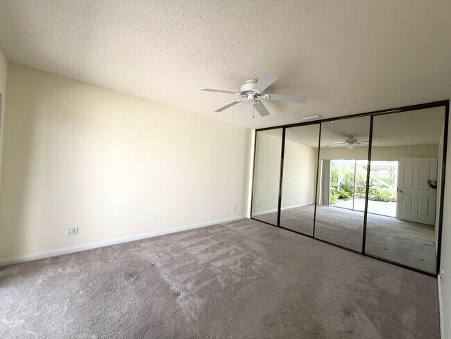 Building Photo - 6002 Red Oak Ct