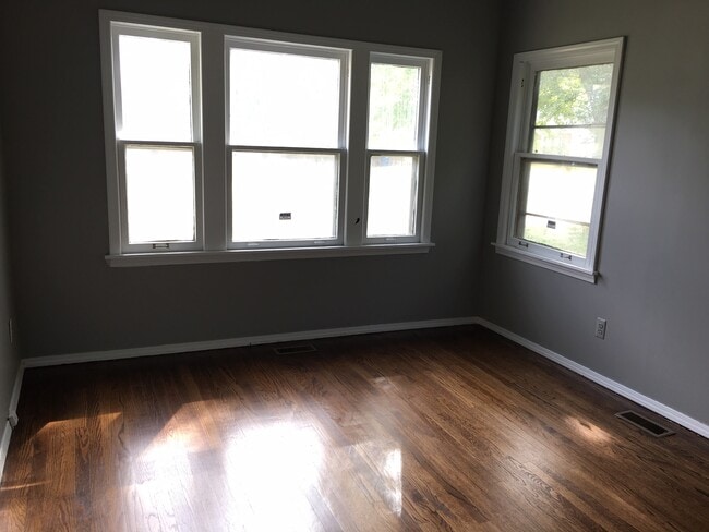 Building Photo - 2725 E 1st St