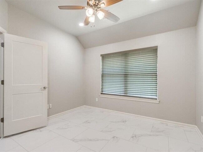 Building Photo - 3112 NW 184th Terrace