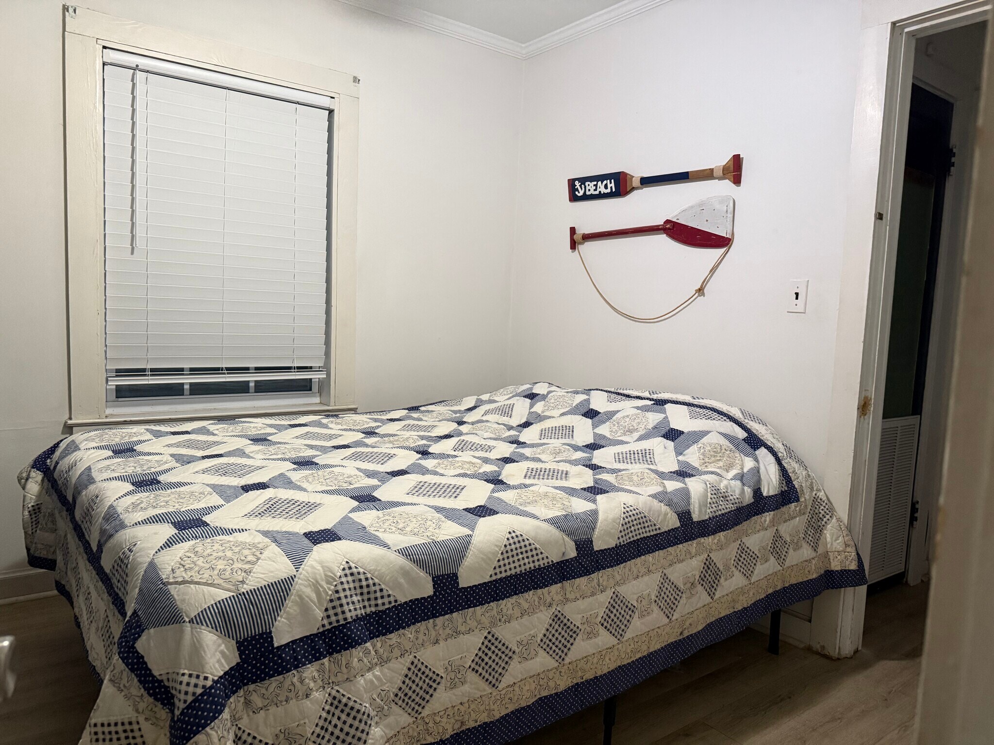 Queen Bedroom 1 - 606 Lantana St