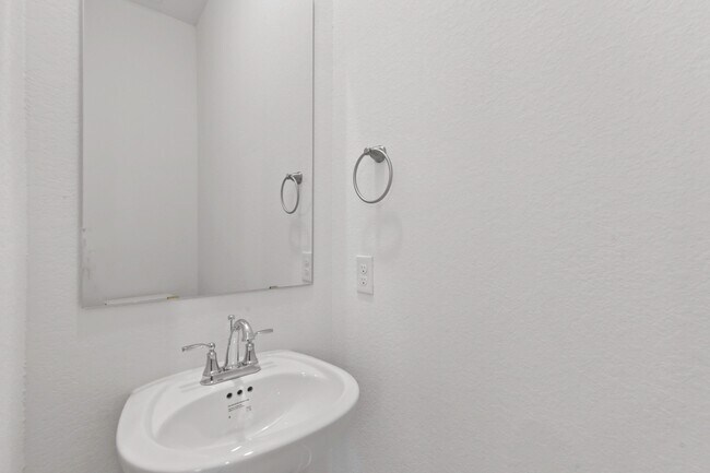 Building Photo - 21118 Garden Palm Dr
