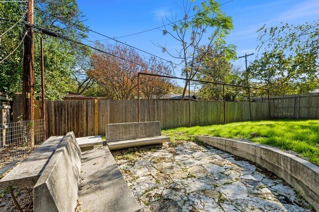 Building Photo - 2609 Oak Haven Dr