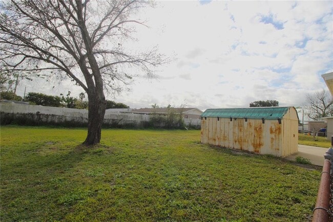 Building Photo - 520 63rd Ave E