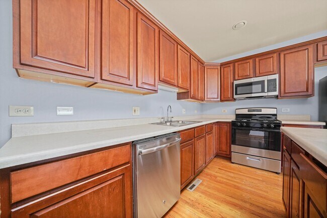 Building Photo - 6220 S Kenwood Ave
