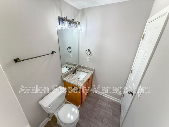 Building Photo - 282 Bonnes Dr SW