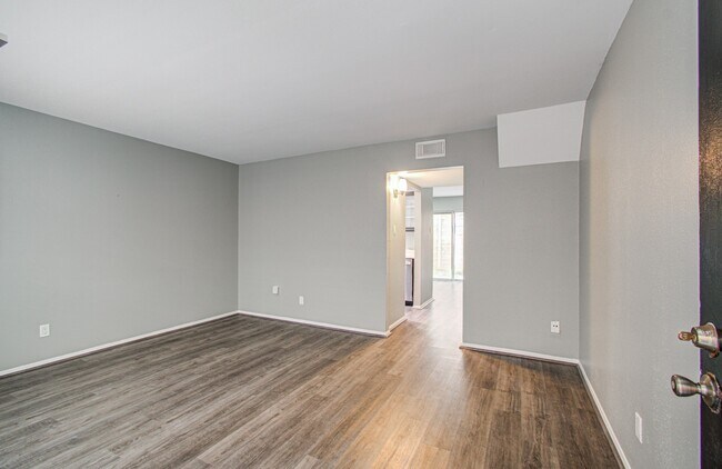 Building Photo - 1713 Huldy St