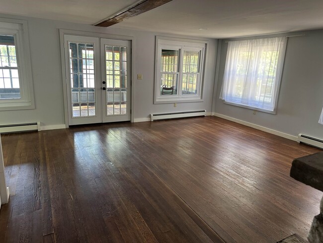 Building Photo - 92 Thayer Rd