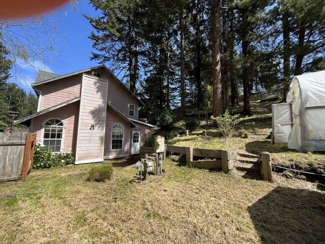 Building Photo - Custom 2-story Humboldt Hill home features 3-car garage, spacious pet-friendly yard